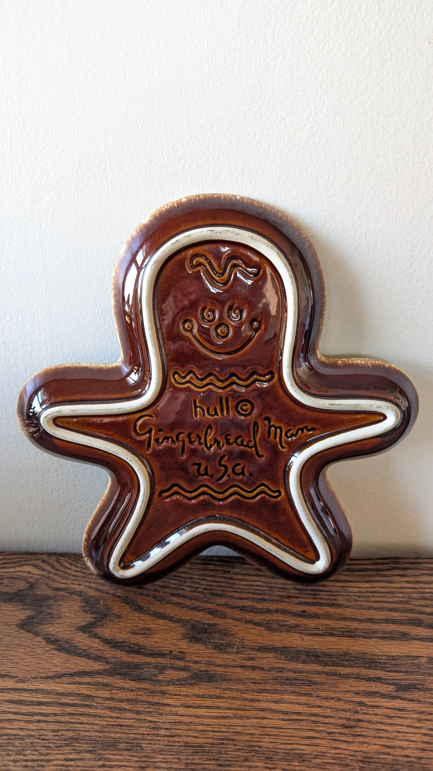 Hull Pottery Gingerbread Man Plate