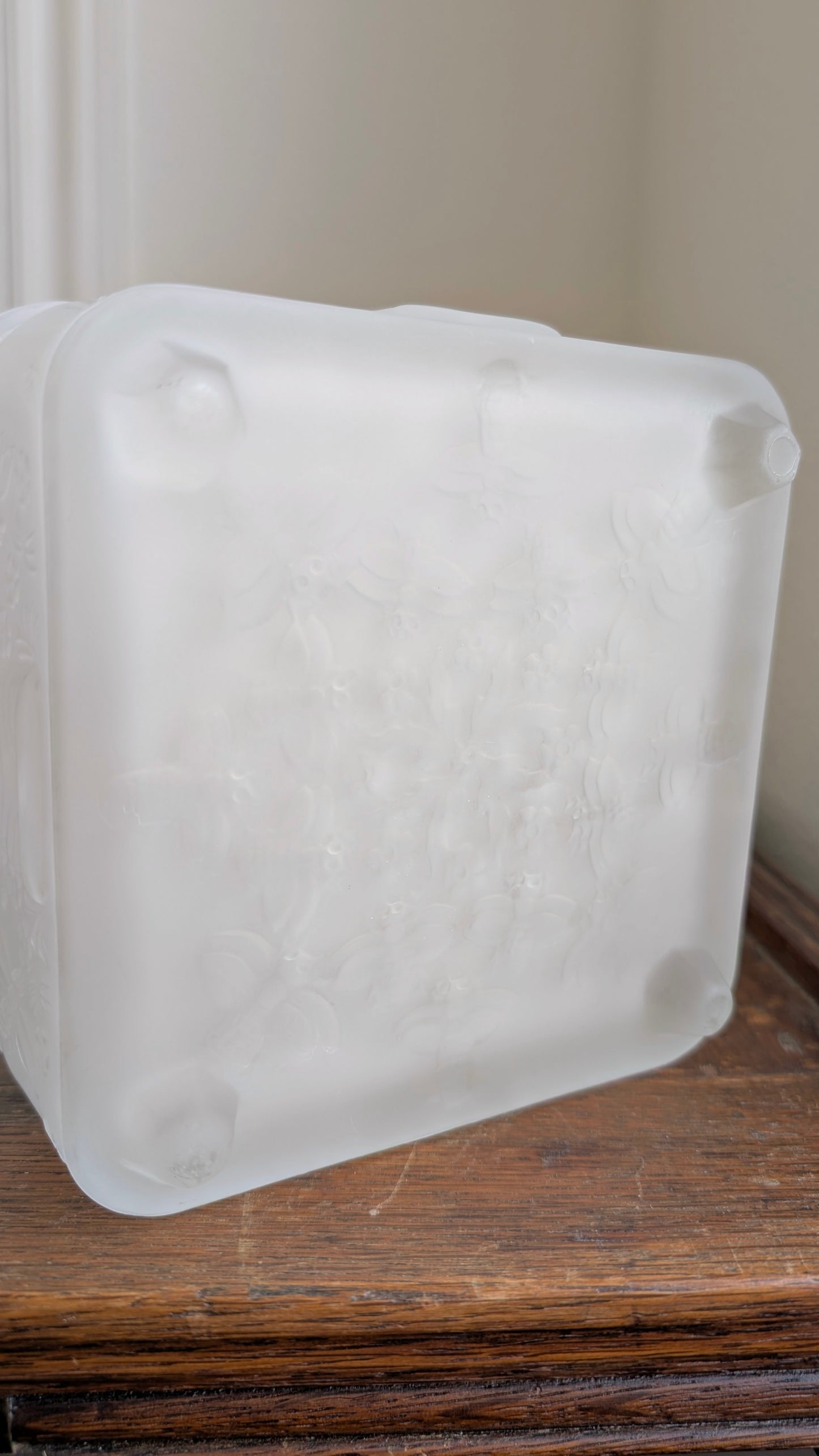 Tiara Exclusives Lidded Honey Box, Crystal Etched