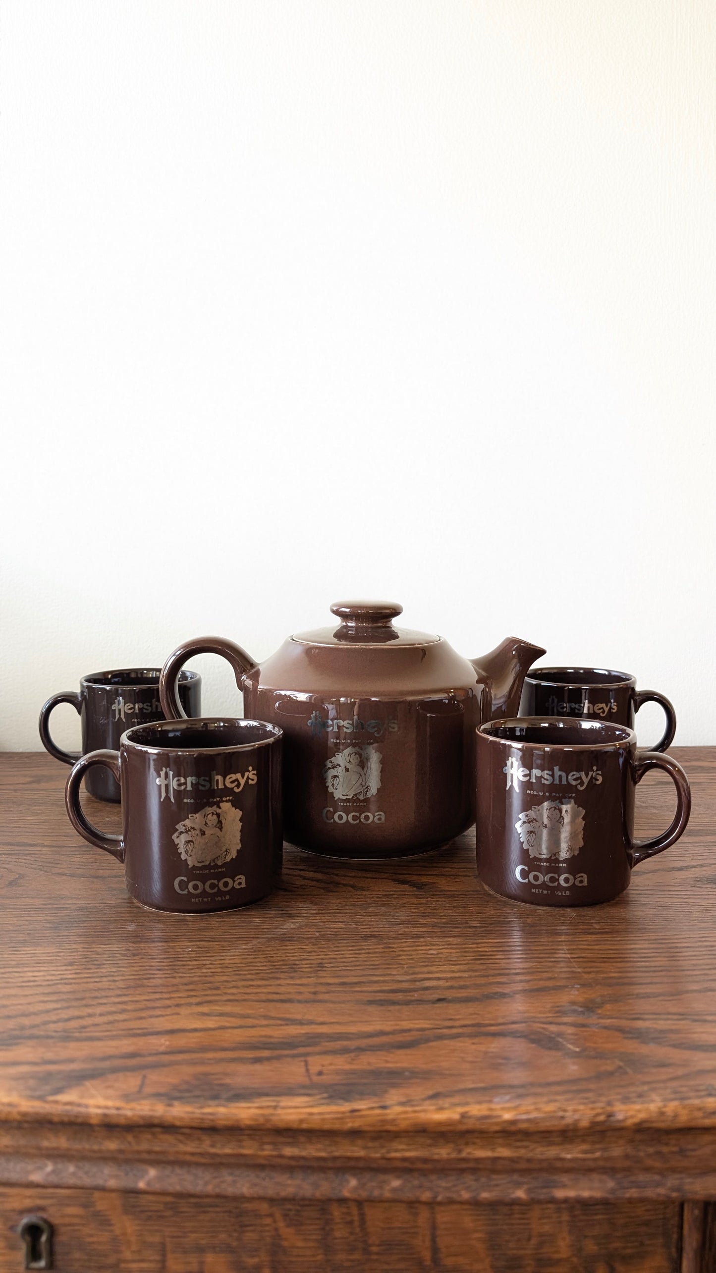Hershey's Hot Cocoa Pot & 4 Hot Cocoa Mugs