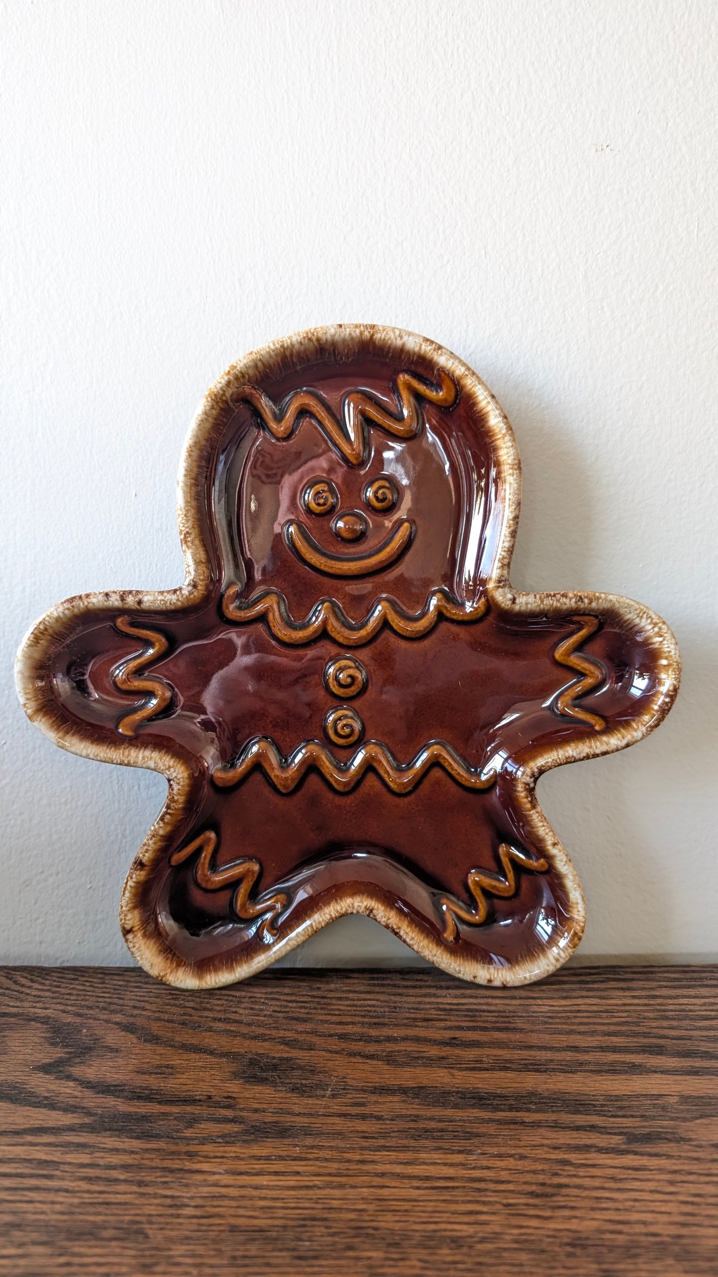Hull Pottery Gingerbread Man Plate