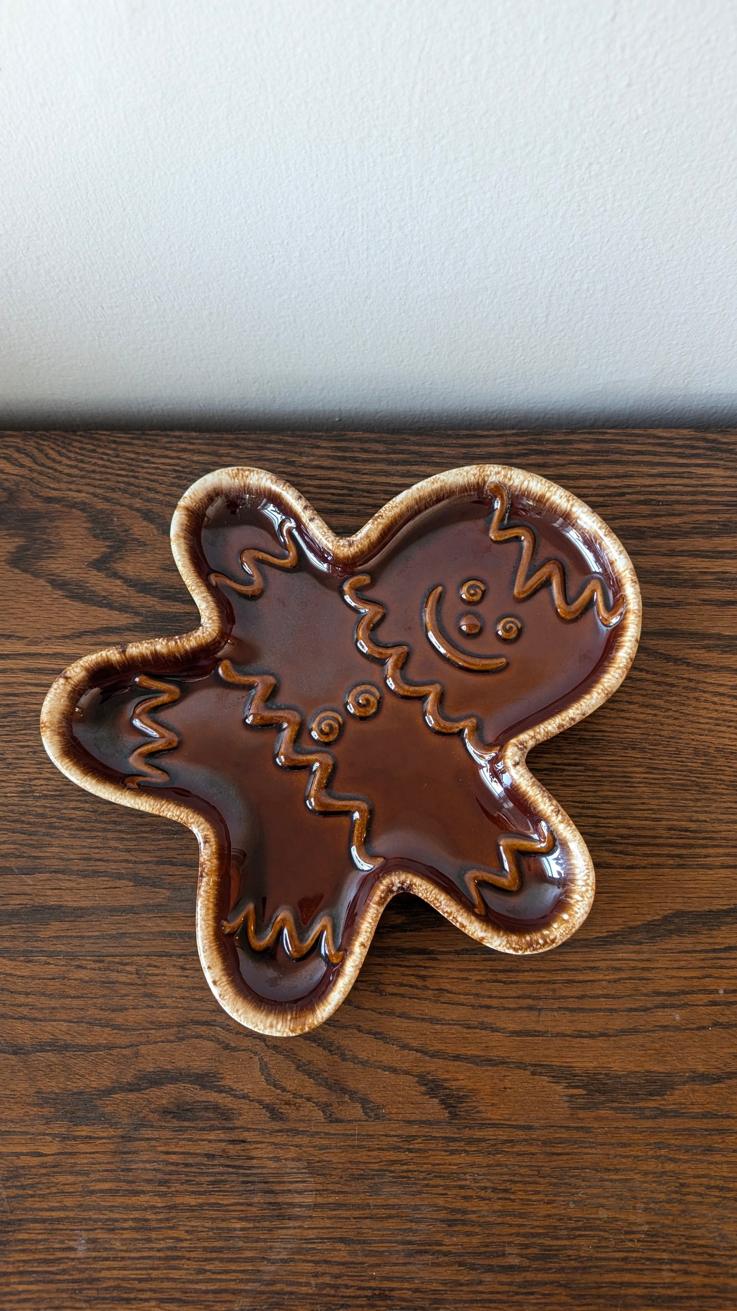 Hull Pottery Gingerbread Man Plate