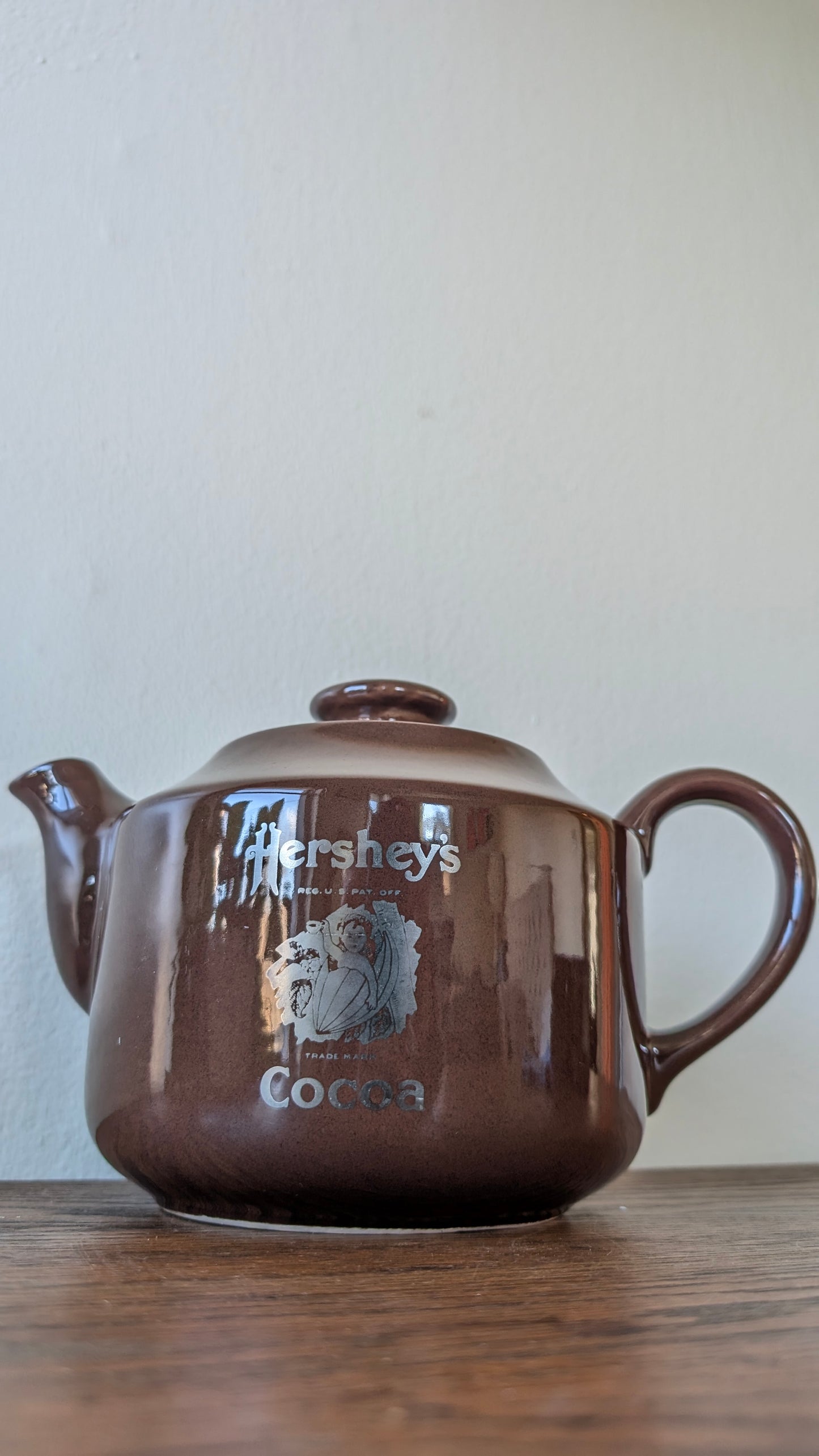 Hershey's Hot Cocoa Pot & 4 Hot Cocoa Mugs