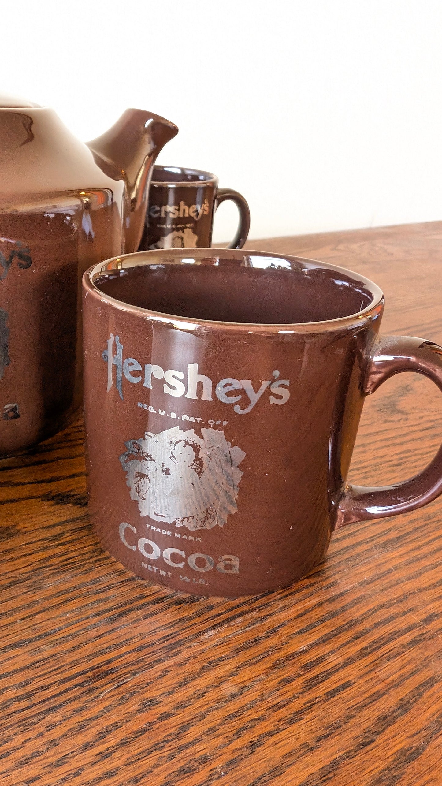 Hershey's Hot Cocoa Pot & 4 Hot Cocoa Mugs