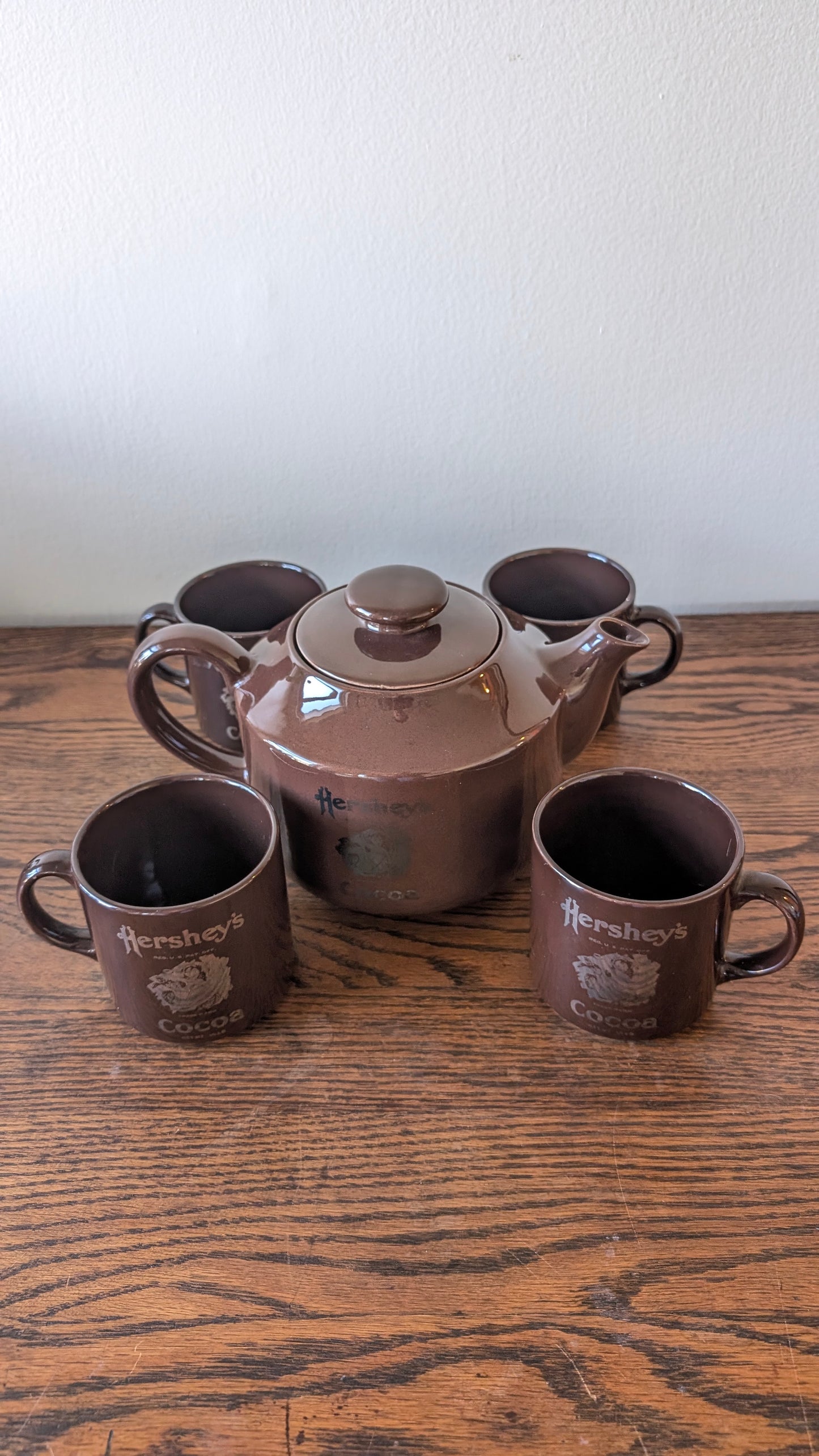 Hershey's Hot Cocoa Pot & 4 Hot Cocoa Mugs