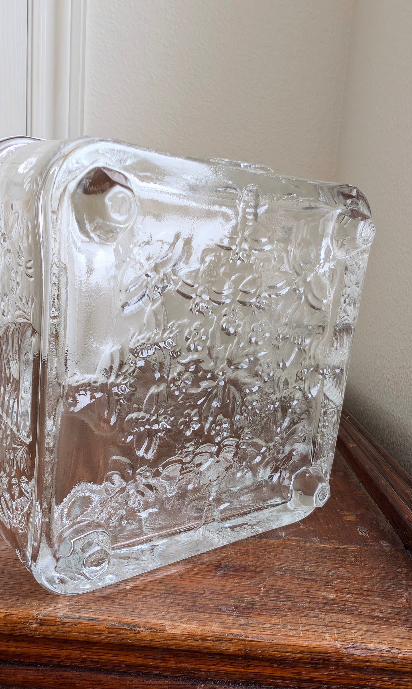 Tiara Exclusives Lidded Honey Box, Crystal