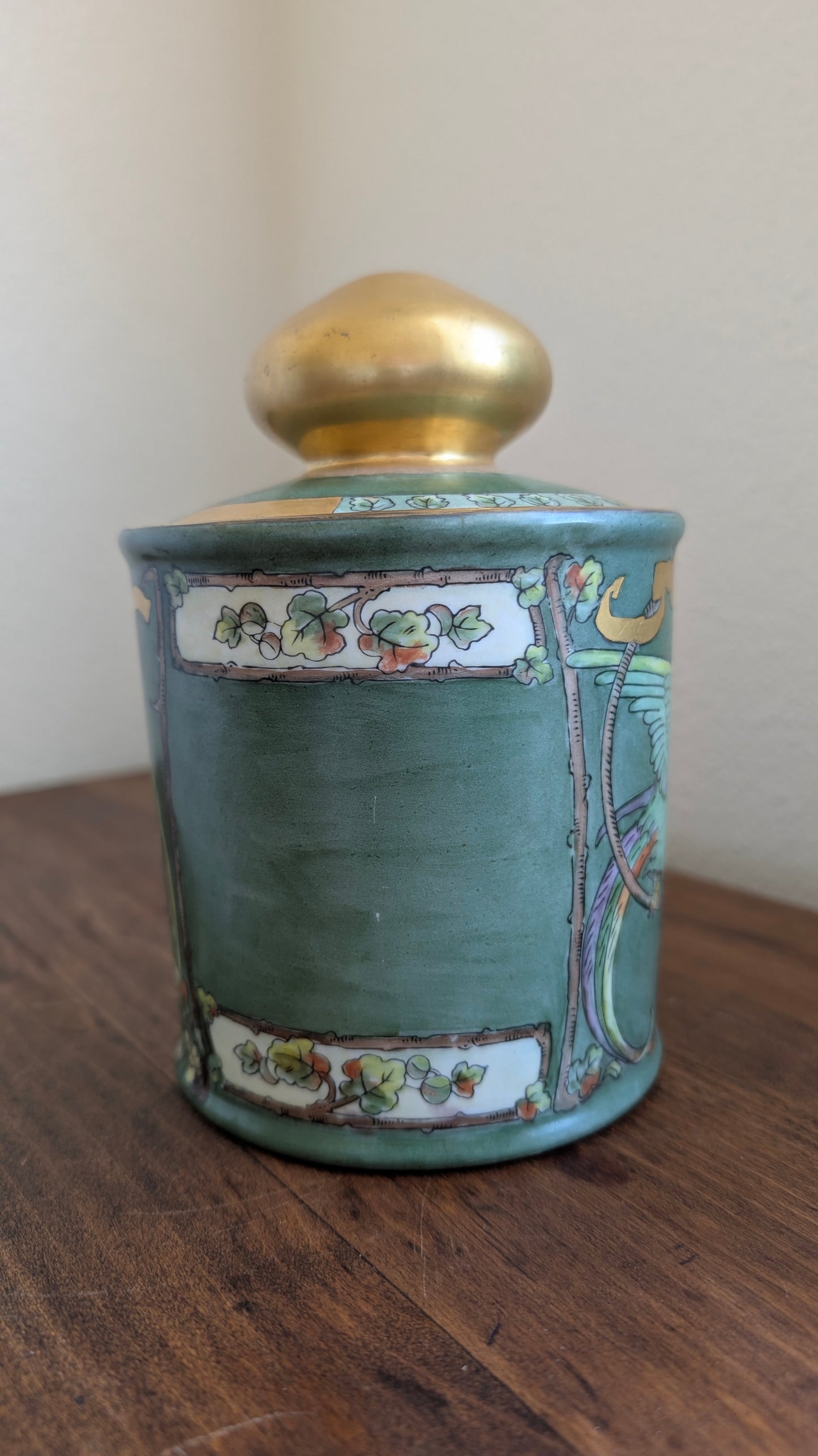 Hand painted Noritake Parrot Jar (d. 1944)