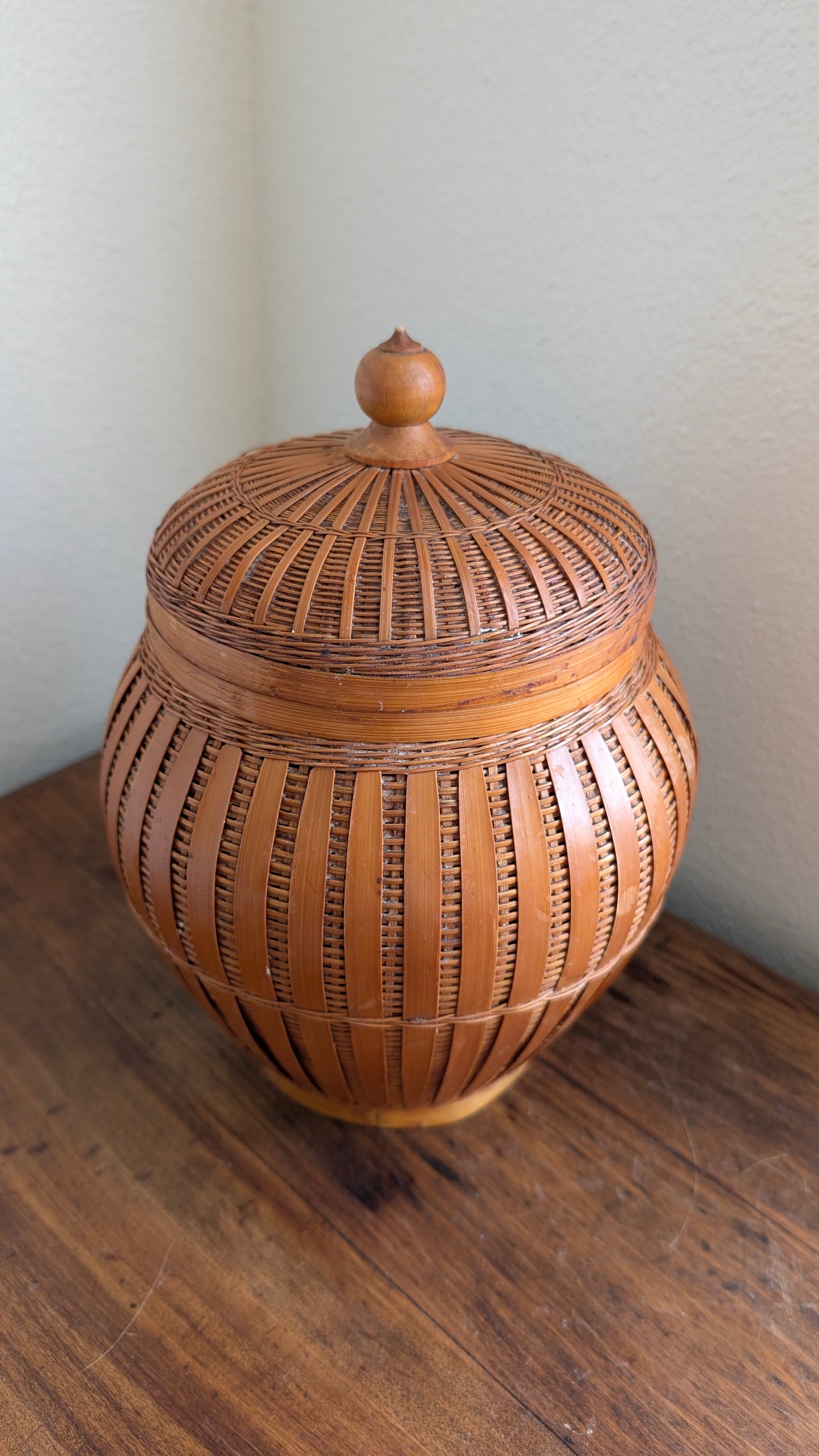 Lidded Wicker Urn Basket