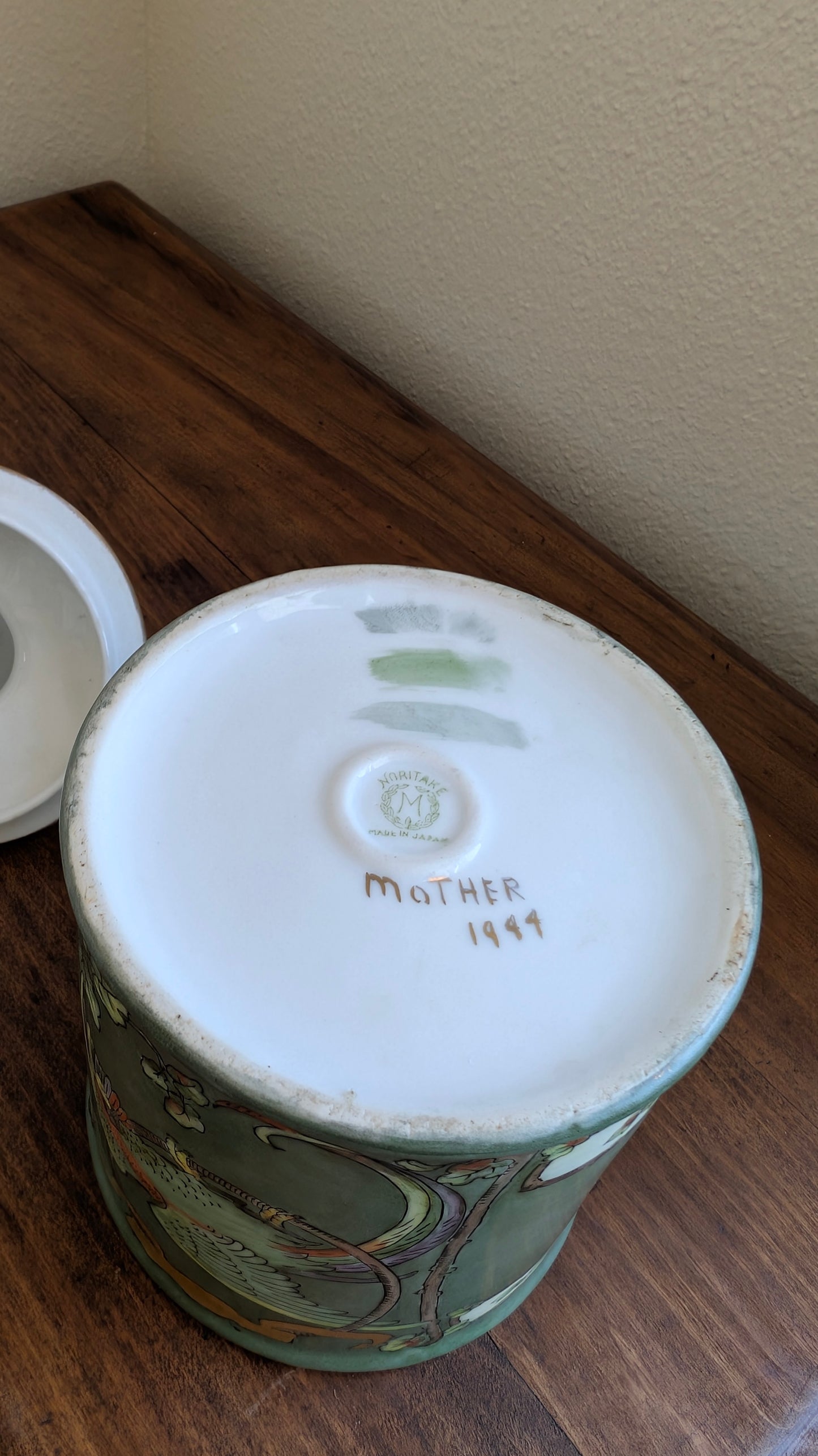 Hand painted Noritake Parrot Jar (d. 1944)