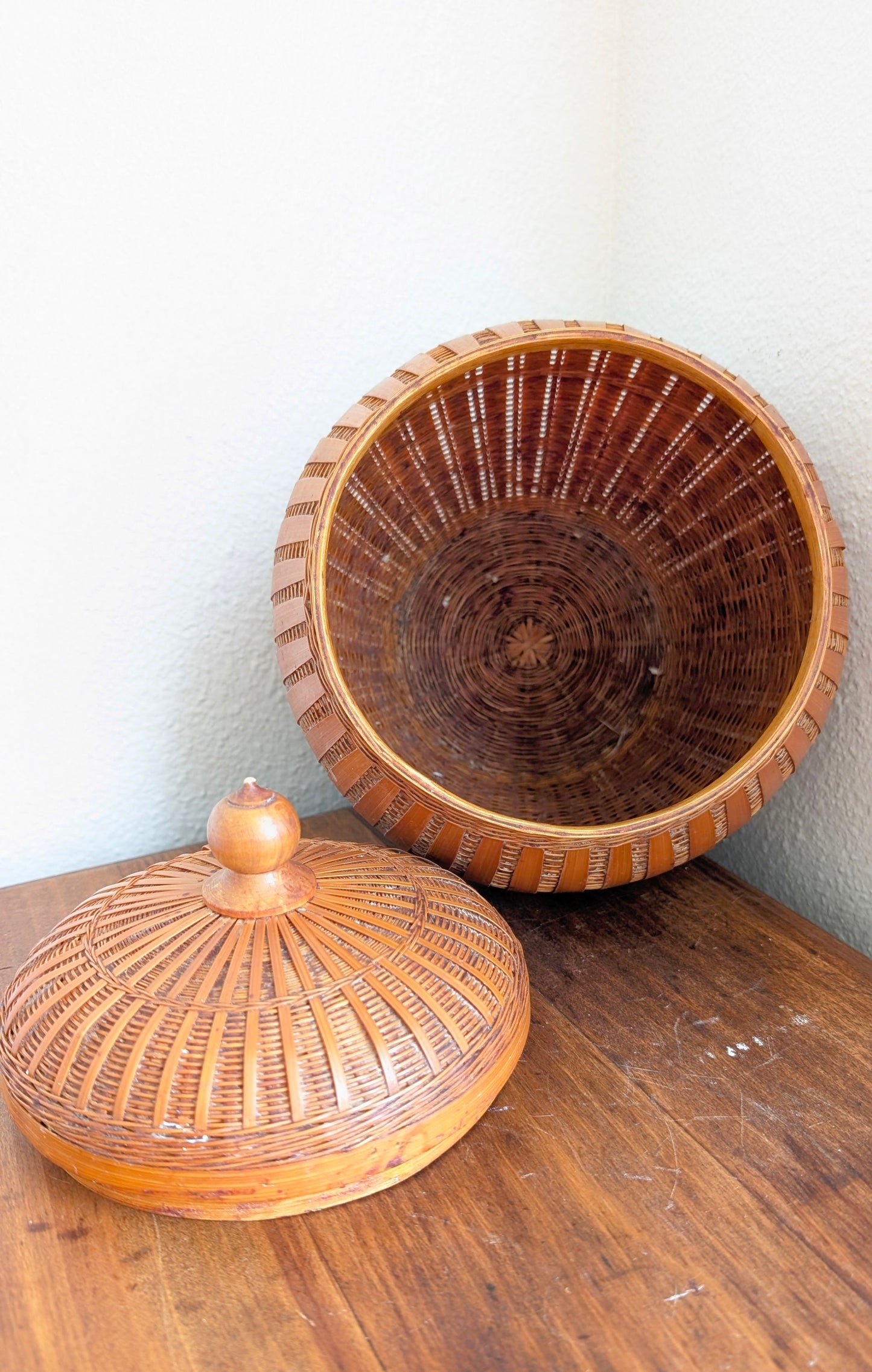Lidded Wicker Urn Basket